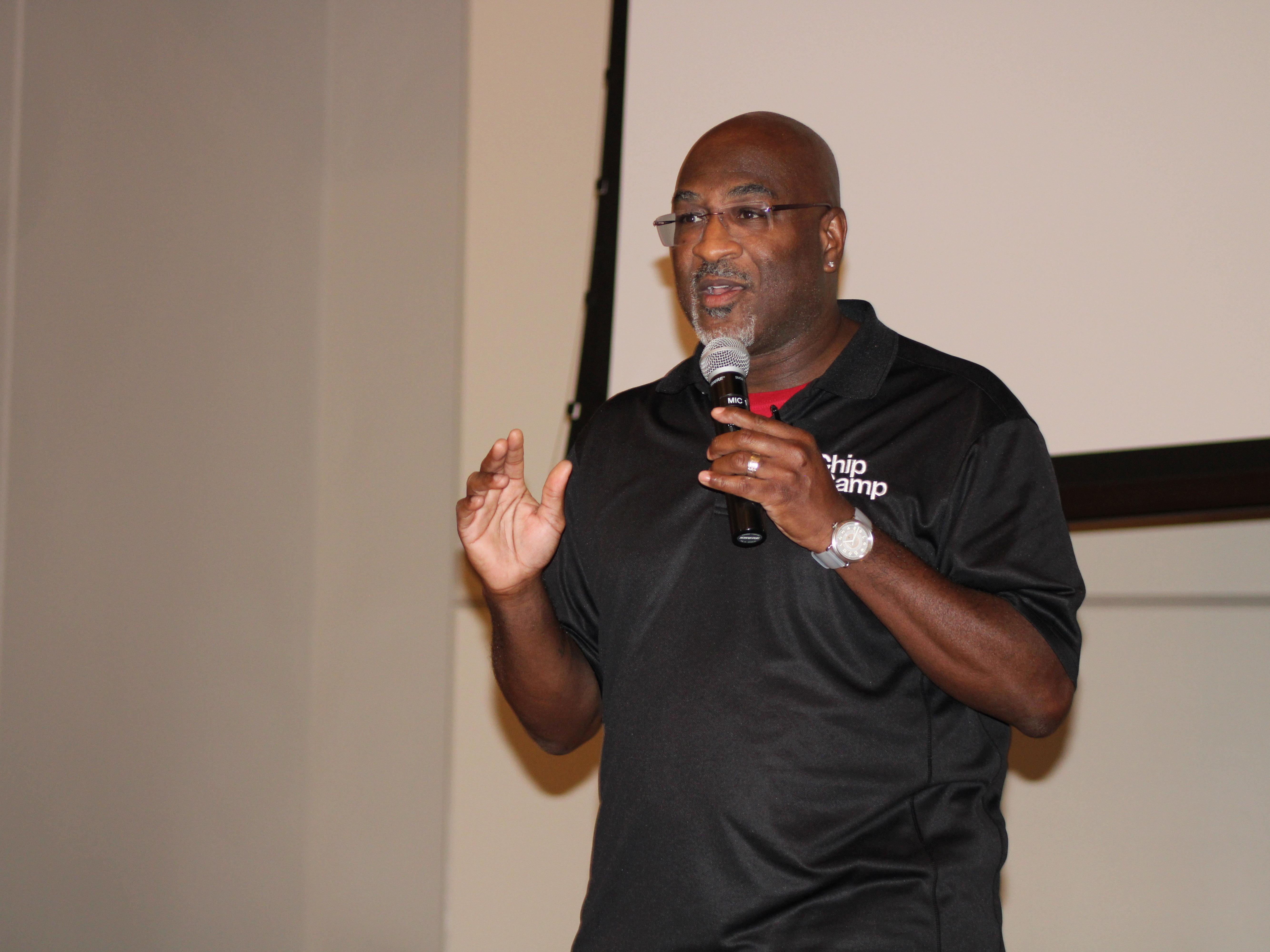 Dr. Robert Simmons of Micron delivers a keynote at the SUNY Oswego Technology Fall Conference