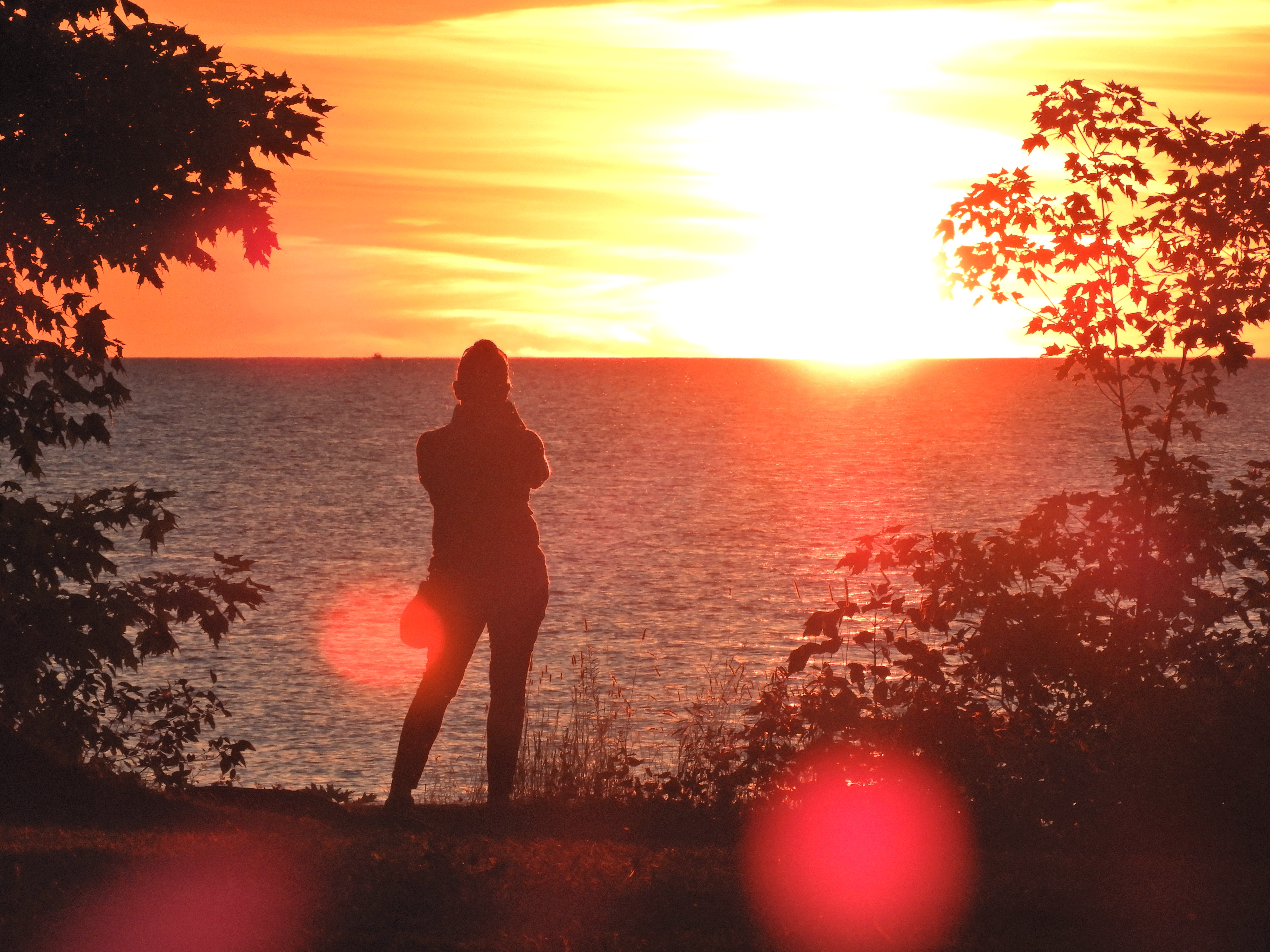 Photographer captures sunset over Lake Ontario